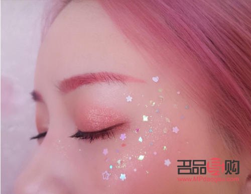 彩妆亮片怎么化(彩妆亮片怎么化好看)