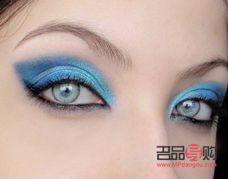 <h3>化妆教程:打造神秘蓝色眼妆,让你瞬间拥有迷人蓝眸</h3> <h3>化妆教程:打造神秘蓝色眼妆,让你瞬间拥有迷人蓝眸</h3>