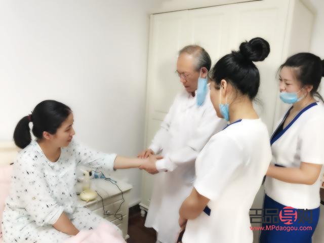 怎么帮产妇擦身体护理(怎么帮产妇擦身体护理剂)