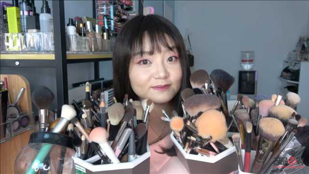 怎么挑选彩妆视频(怎么挑选彩妆视频教程)