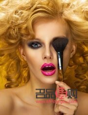 彩妆是怎么做成的(彩妆是怎么做成的视频)