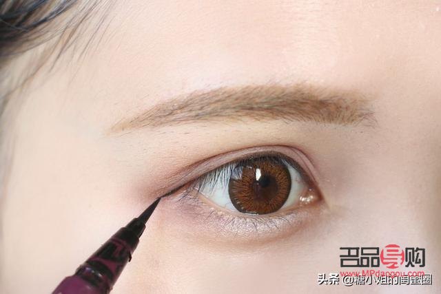 眼线画法大揭秘：轻松掌握画眼线的技巧