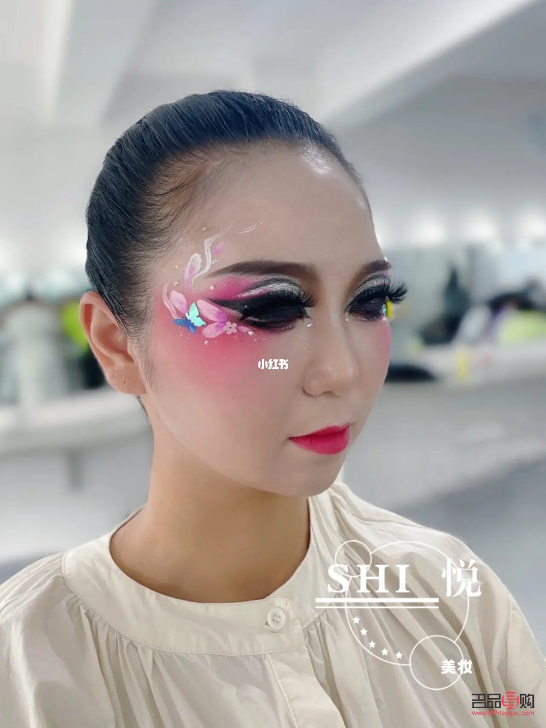 舞台彩妆怎么购买(舞台彩妆怎么购买便宜)