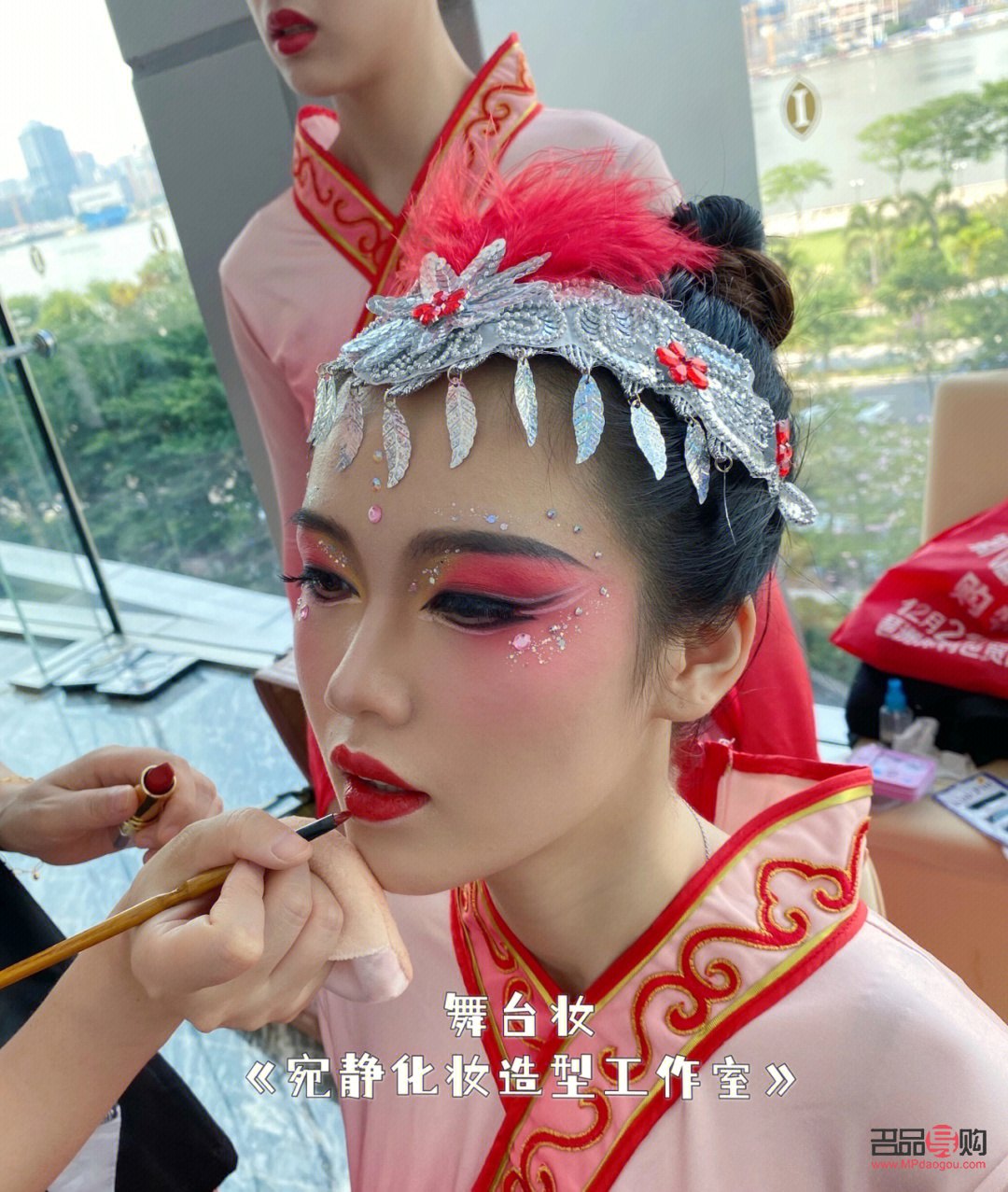 舞台彩妆怎么购买(舞台彩妆怎么购买便宜)