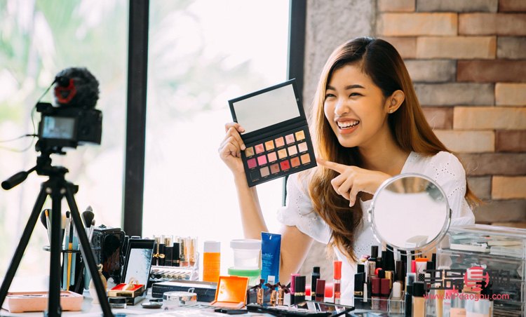 彩妆直播怎么画妆(彩妆直播怎么画妆的)