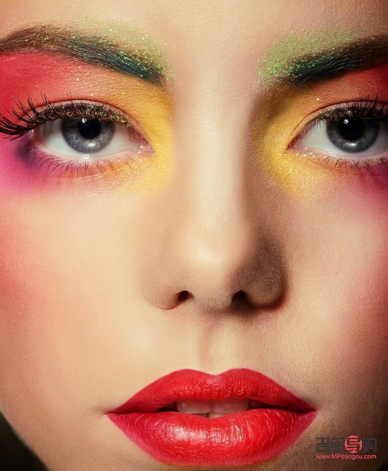 彩妆怎么彩妆(彩妆怎么彩妆好看)