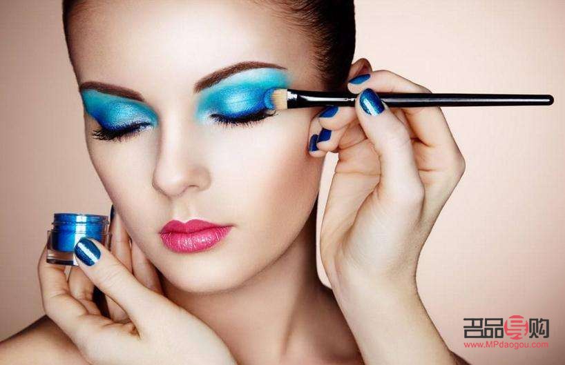 彩妆怎么彩妆(彩妆怎么彩妆好看)