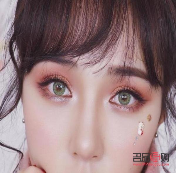 眼妆怎么画(眼妆怎么画显大又干净)