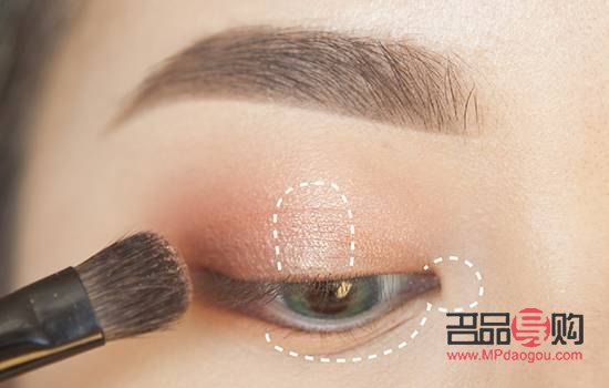 眼妆怎么画(眼妆怎么画显大又干净)