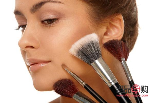 <h3>彩妆粉底化妆全攻略</h3>