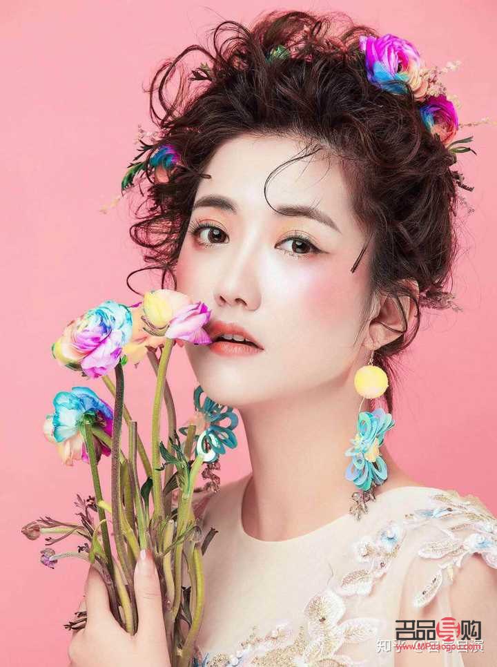 女生怎么选择彩妆(女生怎么选择彩妆颜色)