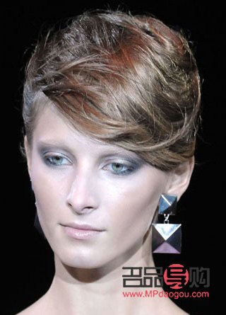 阿玛尼彩妆如何化(阿玛尼彩妆如何化妆)