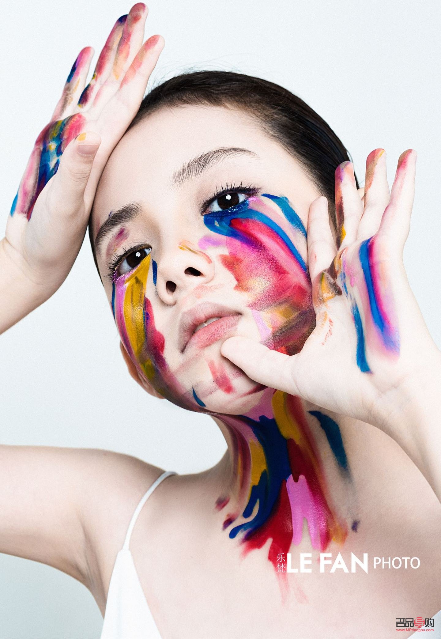 诗歌和彩妆怎么配(诗歌和彩妆怎么配的)