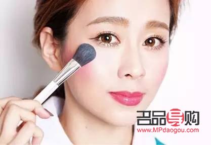 <h3>彩妆技巧：如何画腮红</h3>
