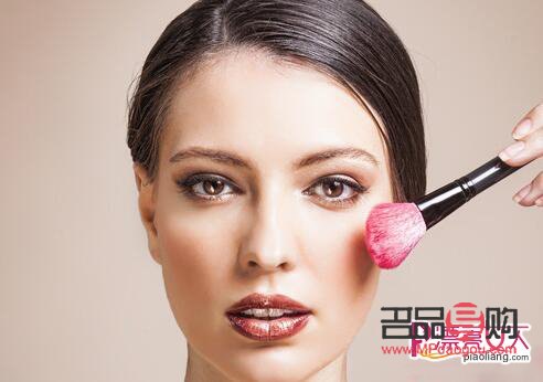 <h3>彩妆技巧：如何画腮红</h3>