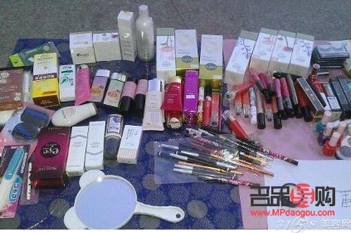 摆摊如何卖彩妆(摆摊如何卖彩妆赚钱)