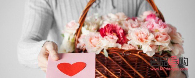 什么礼物适合送妈妈(什么礼物适合送妈妈手工简单)