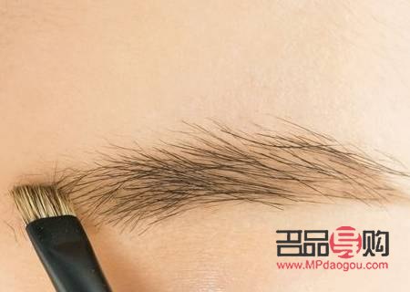 如何正确使用彩妆(如何正确使用彩妆水)