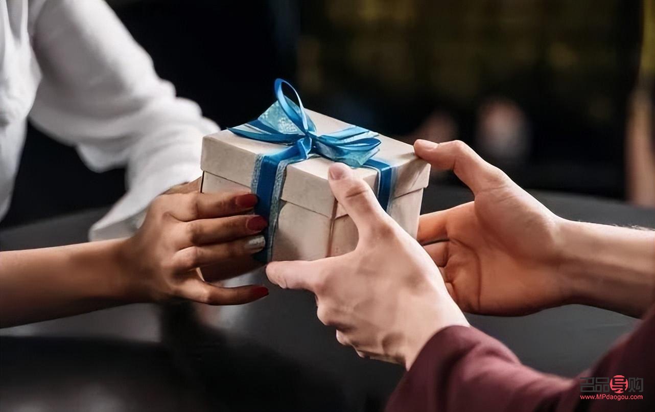 礼物的力量：为何我们应该给下级送礼物？