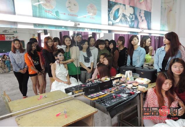 怎么上彩妆课堂(怎么上彩妆课堂呢)