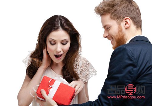 男人突然送礼物怎么办(男人突然送礼物怎么办呀)