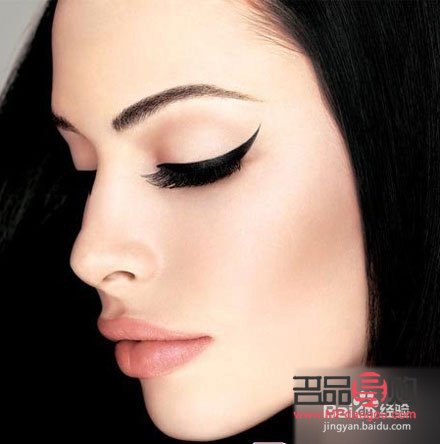 <h1>眼妆完整步骤：打造迷人电眼秘籍</h1>