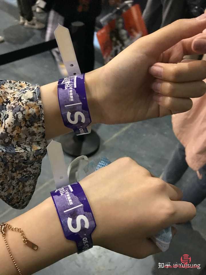 手环能不能当礼物送(手环能不能当礼物送给别人)