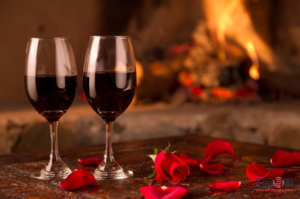 <h3>红酒煮水果，美容养颜新选择</h3>