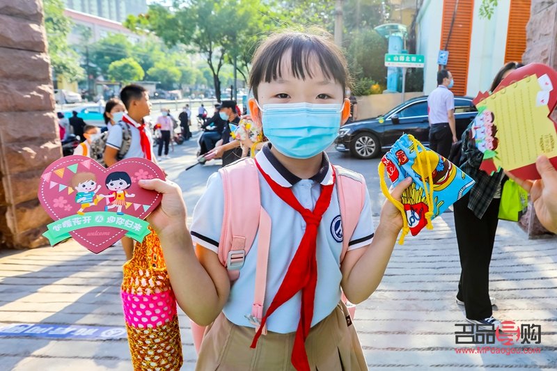 去小学门口买什么礼物(去小学门口买什么礼物比较好)