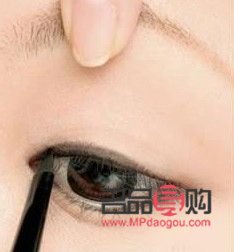 画眼线最简单的方法(画眼线最简单的方法图片) 画眼线最简单的方法(画眼线最简单的方法图片)