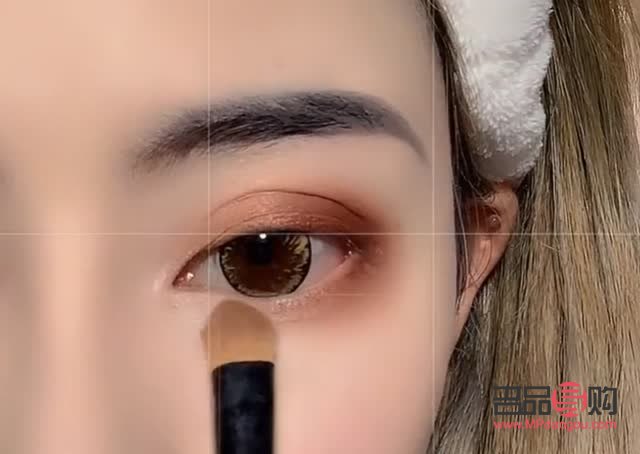 日常眼妆教程,学生也能轻松上手 日常眼妆教程,学生也能轻松上手