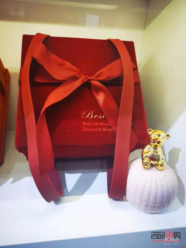 <h3>结婚领证用什么礼物？精心挑选，让爱更甜蜜</h3>