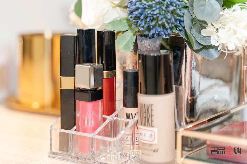 <h1>彩妆收纳大师之路：从混乱到精致的华丽转身</h1>