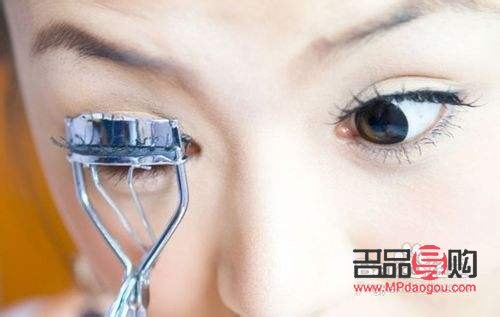 眼睫毛怎么粘(眼睫毛怎么粘上去的视频)