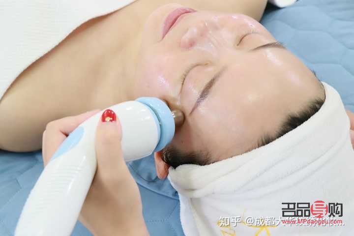 女生学美容挣钱吗(女生学美容会很挣钱吗)