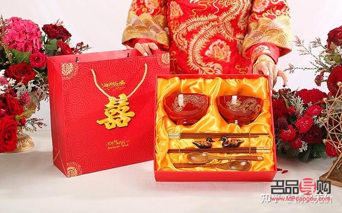 新婚朋友来送礼物好吗(新婚朋友来送礼物好吗女生)