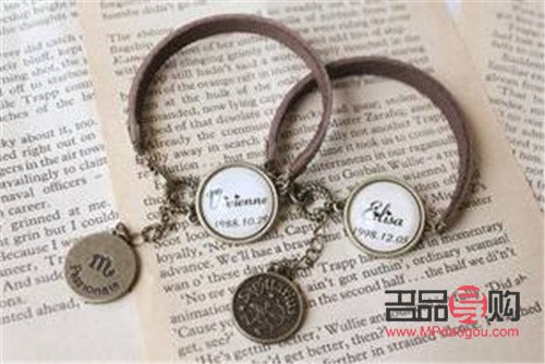 <h3>结婚礼物之选：寓意深长，传递祝福</h3>