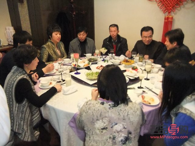 饭局应酬，你应选择的礼物策略