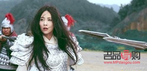 如何得体地回复女生退还礼物钱