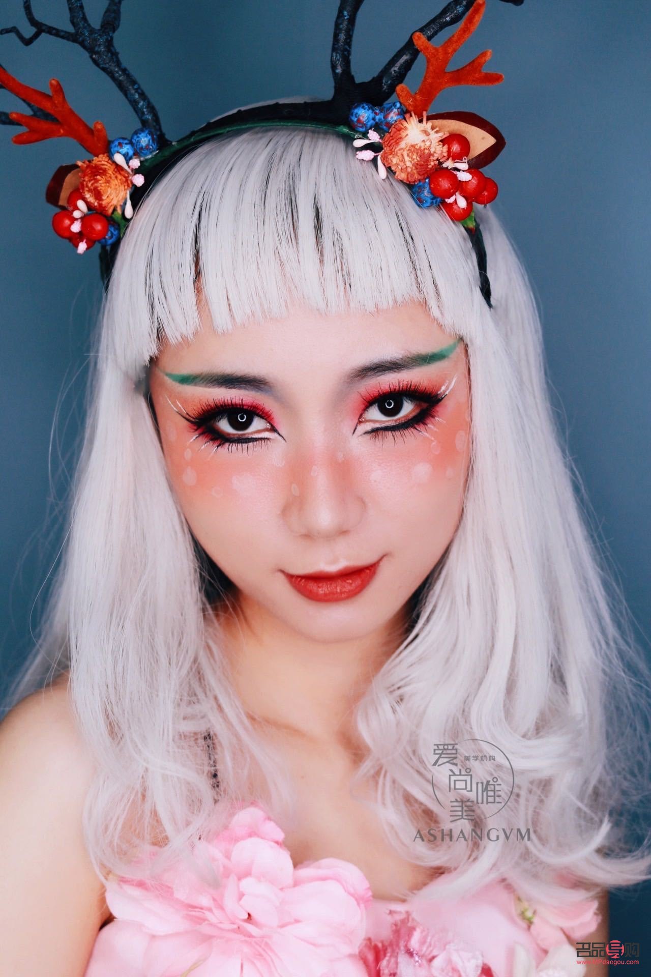 小鹿彩妆怎么化妆(小鹿彩妆怎么化妆视频)