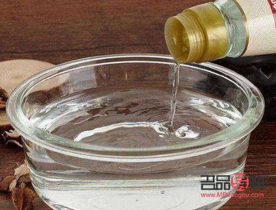 <h3>白醋护理身体对女生的益处及注意事项</h3>