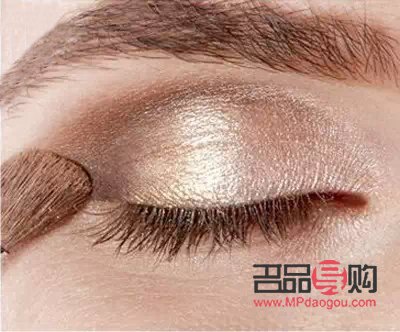 欧式眼妆教程：打造迷人电眼的秘诀