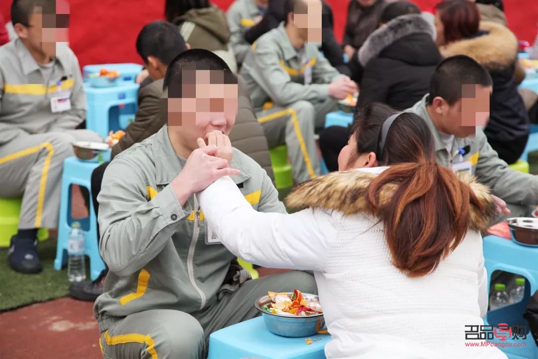 <h3>亲人过生日，如何选择一份贴心礼物？</h3>