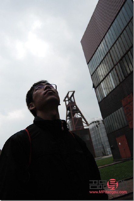 <h3>眼睛凸出来怎么治：了解成因，寻求专业治疗</h3>