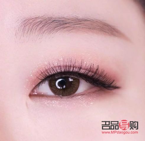 <h3>彩妆调色技巧：如何巧妙让彩妆呈现黑色魅力</h3>