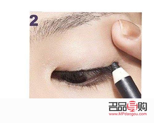 接睫毛怎么画眼线教程图片(接睫毛怎么画眼线教程图片)