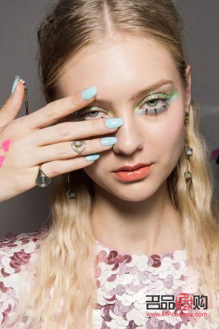 创意彩妆怎么拍(创意彩妆怎么拍好看)