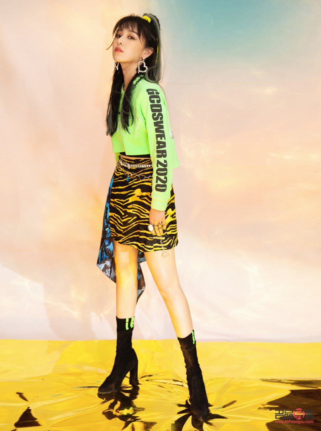 丝丝生日送什么礼物好(生日送丝巾有什么说法么?)