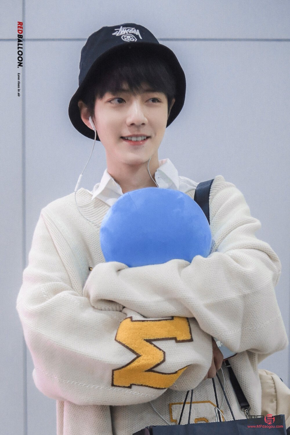 上眼皮下垂什么原因(一个上眼皮下垂什么原因)