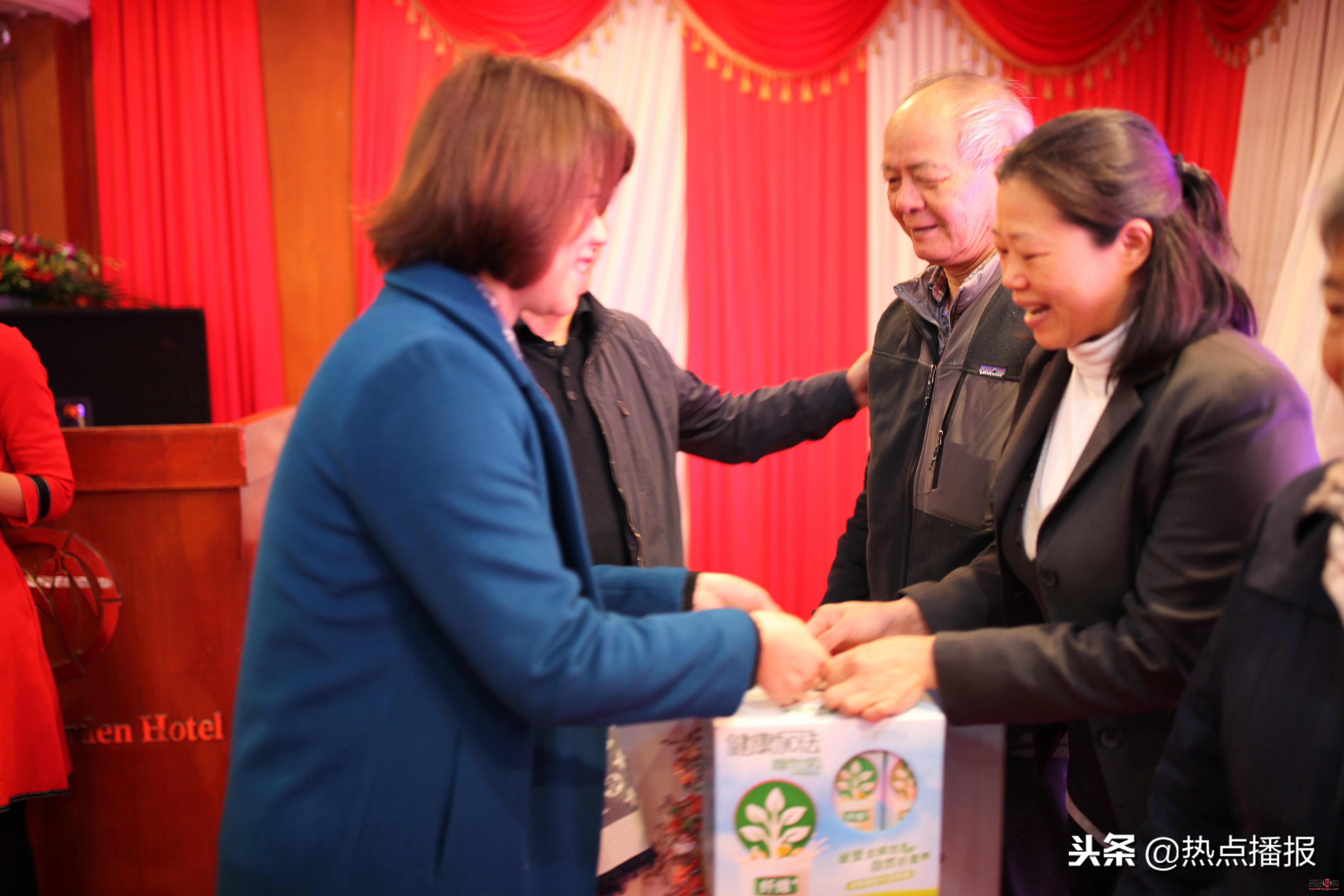 联谊会上送什么礼物(联谊会准备什么小礼物)